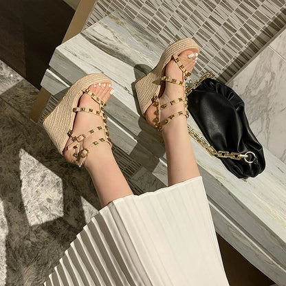 Rivet compensées femmes sandales bout ouvert cheville boucle sangle dames plate-forme sandales à talons hauts talons romains rotin herbe tissé chaussures